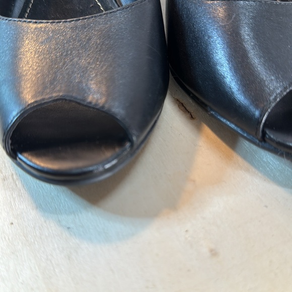 Chaps Black Leather Peep toe Heels Size 8 - Picture 8 of 9